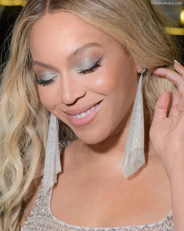 Beyoncé photo 6 of 1018