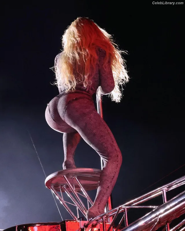 Beyoncé photo 13 of 1018