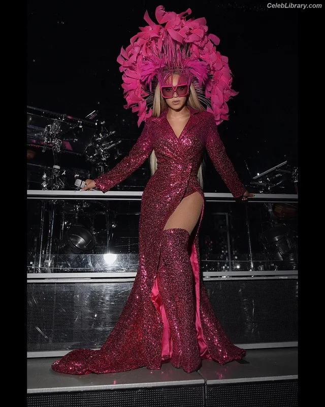 Beyoncé photo 1 of 1018