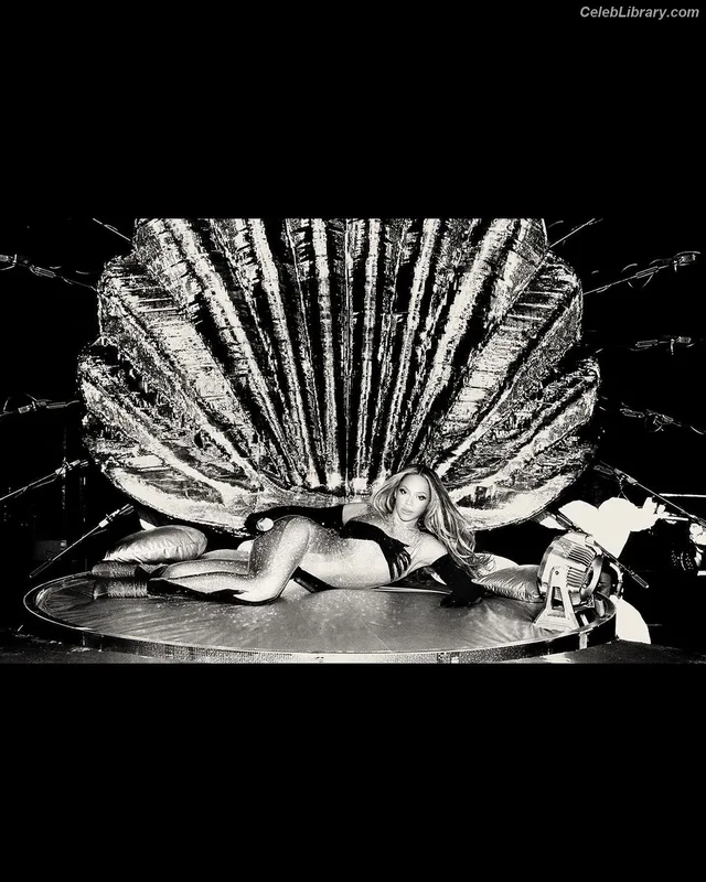 Beyoncé photo 18 of 1018
