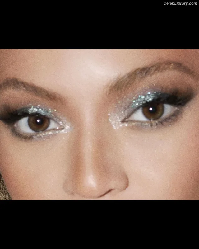 Beyoncé photo 8 of 1018
