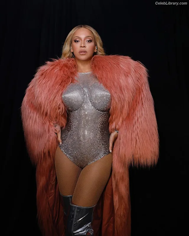 Beyoncé photo 10 of 1018