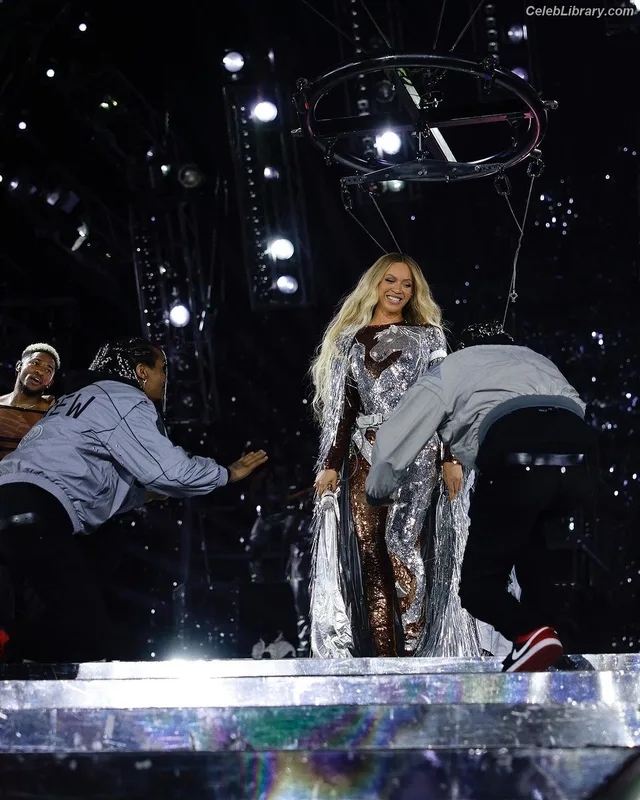Beyoncé photo 11 of 1018