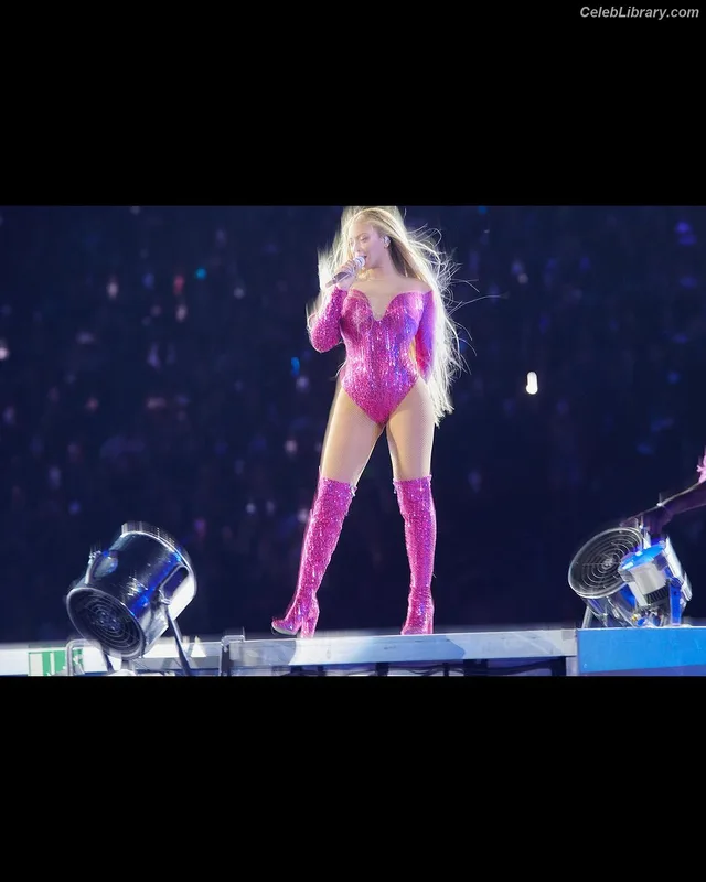 Beyoncé photo 9 of 1018