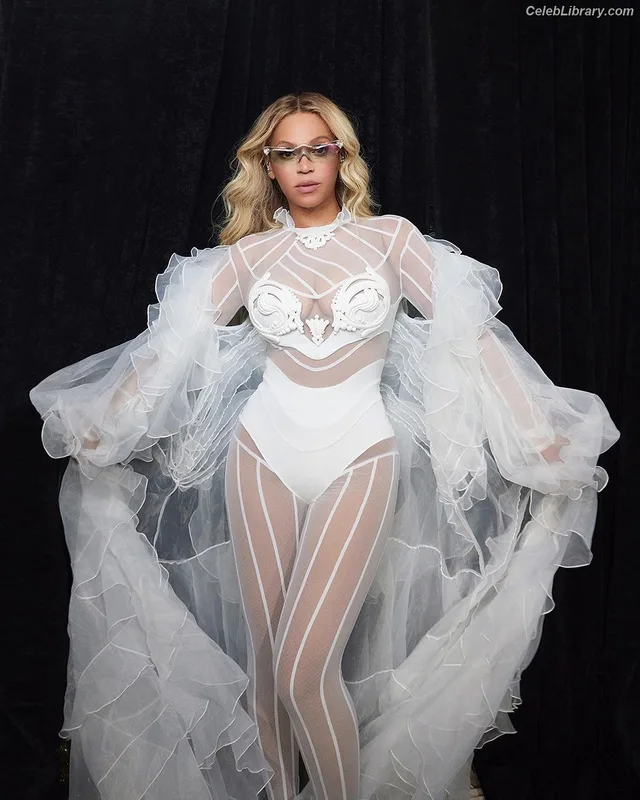 Beyoncé photo 4 of 1018