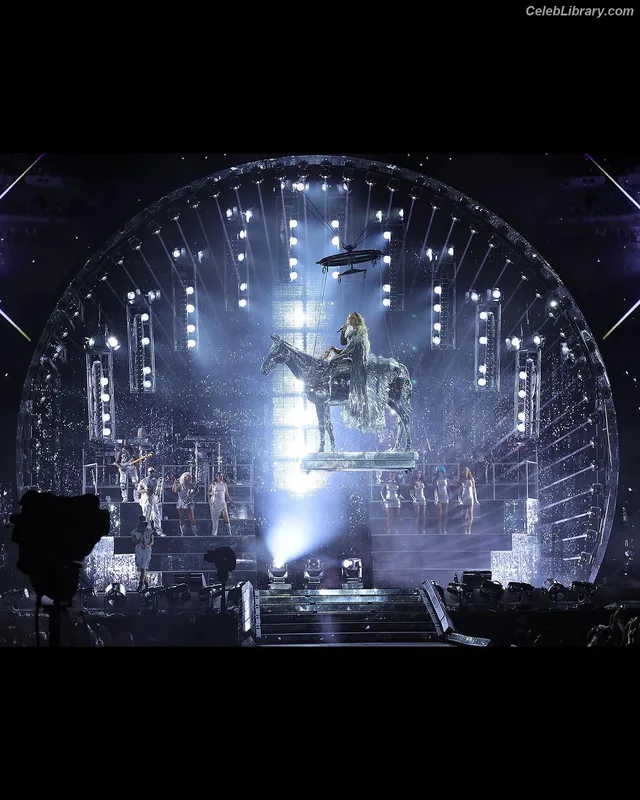 Beyoncé photo 5 of 1018