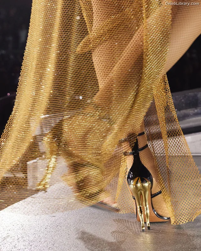Beyoncé photo 14 of 1018