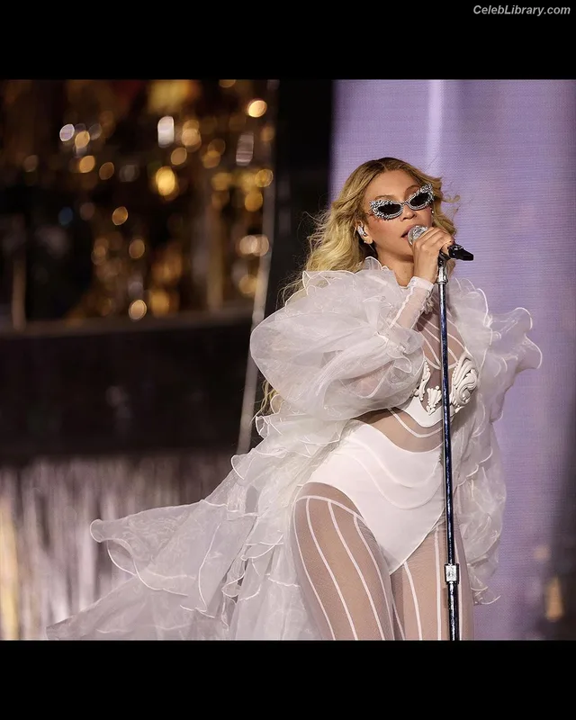Beyoncé photo 9 of 1018
