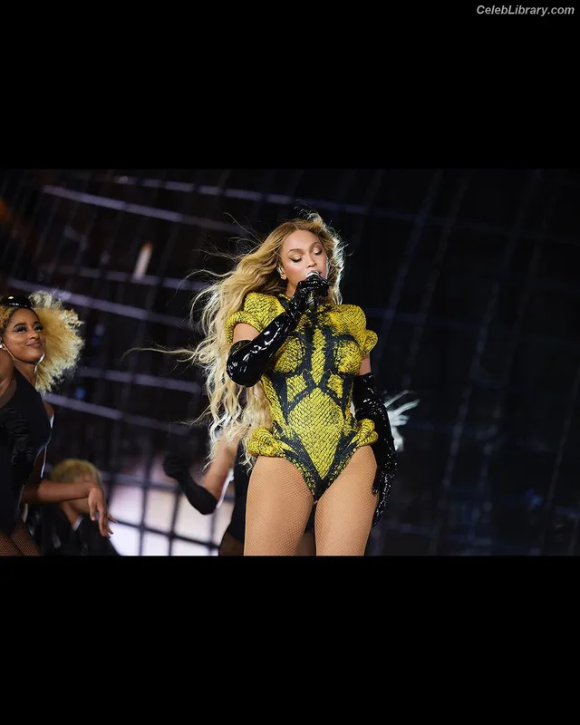 Beyoncé photo 22 of 1018