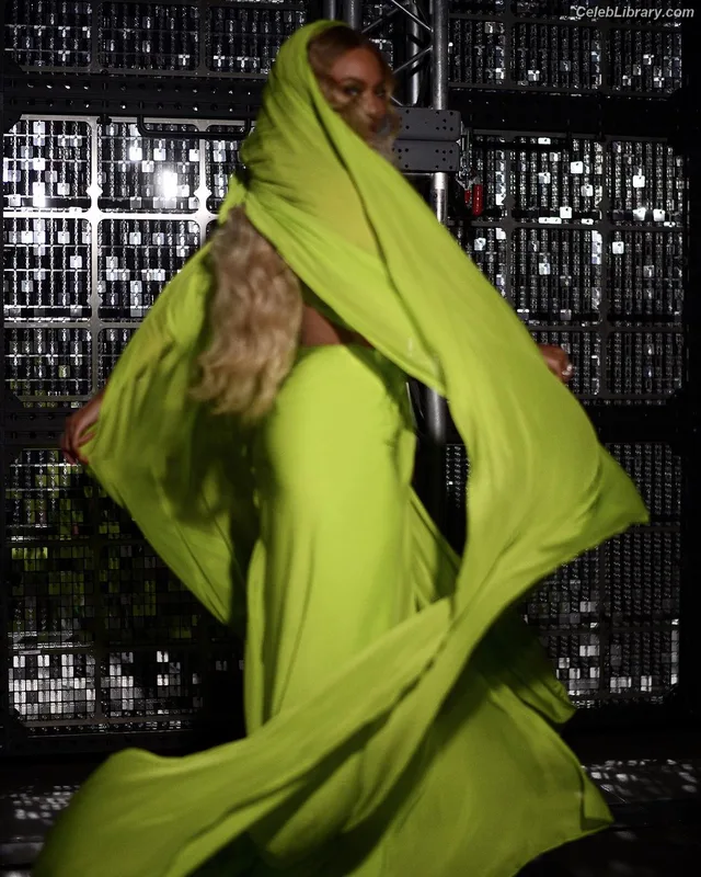 Beyoncé photo 1 of 1018