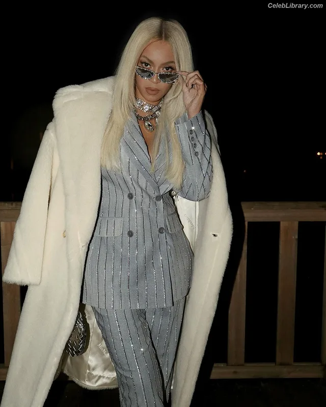 Beyoncé photo 12 of 1018