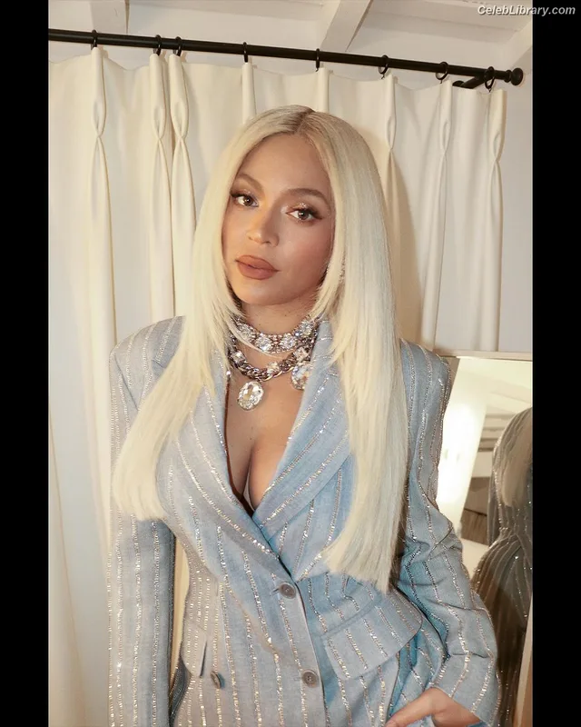 Beyoncé photo 14 of 1018