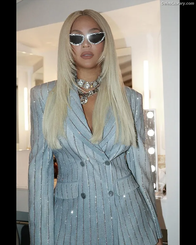 Beyoncé photo 17 of 1018