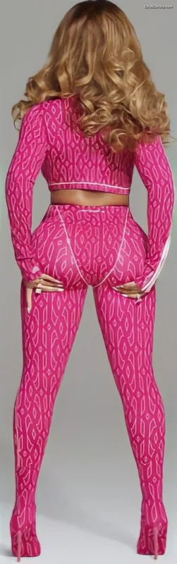 Beyoncé photo 3 of 1018