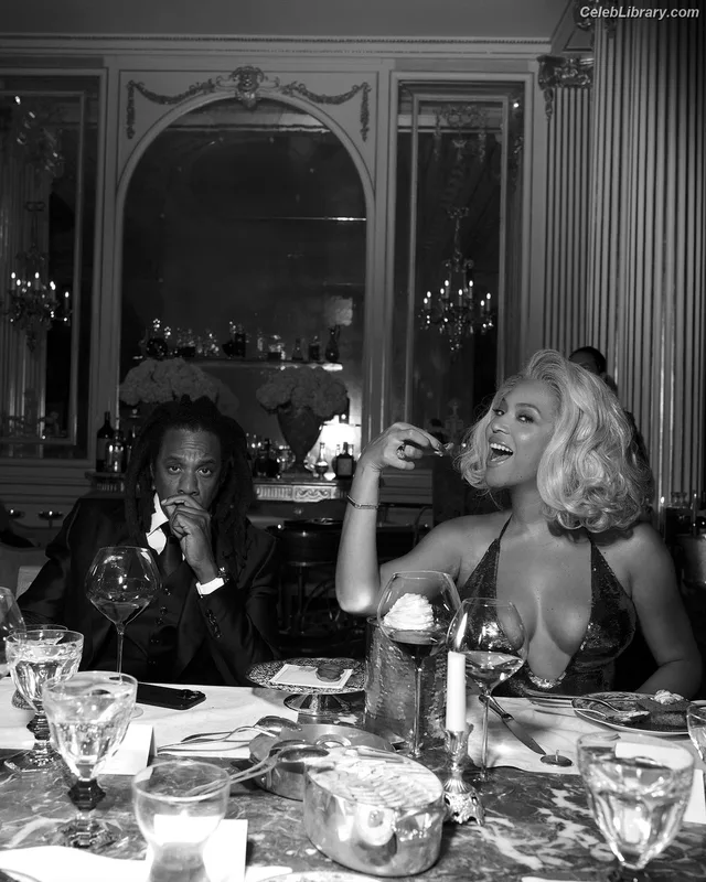 Beyoncé photo 4 of 1018