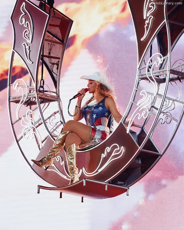Beyoncé photo 5 of 1018