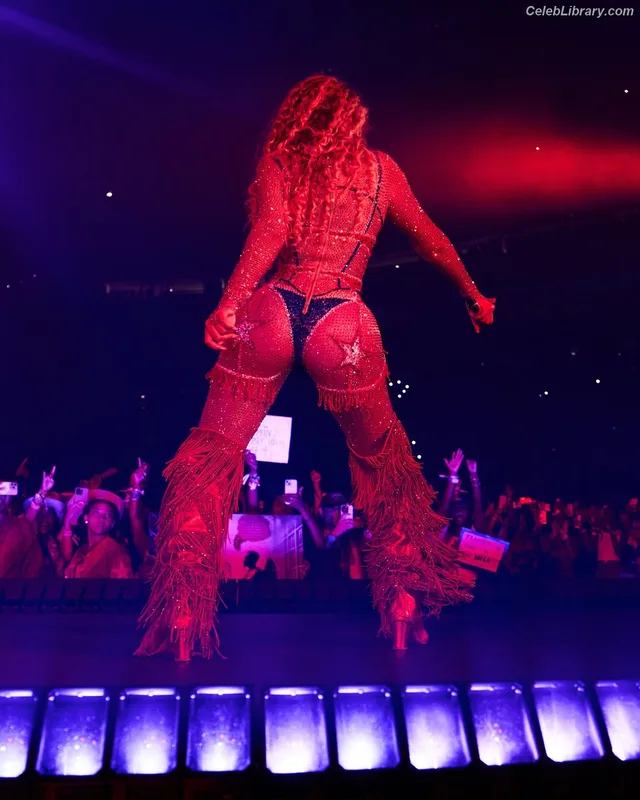 Beyoncé photo 10 of 1018