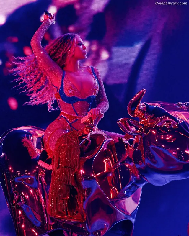 Beyoncé photo 11 of 1018