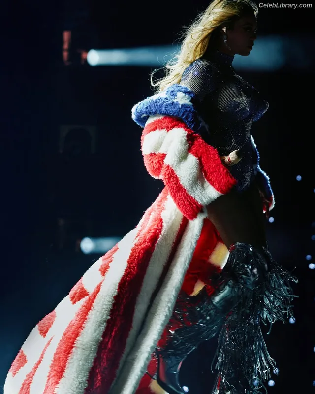 Beyoncé photo 12 of 1018