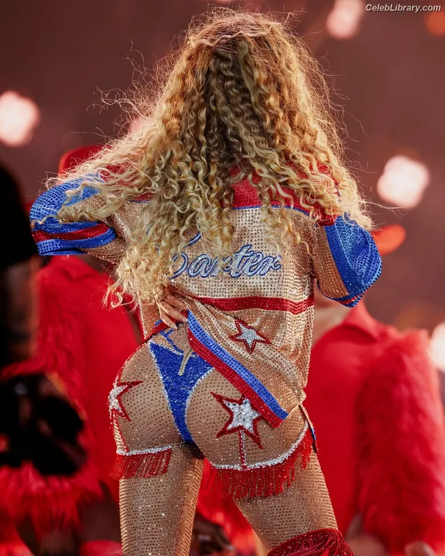 Beyoncé photo 14 of 1018