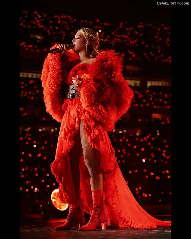 Beyoncé photo 16 of 1018