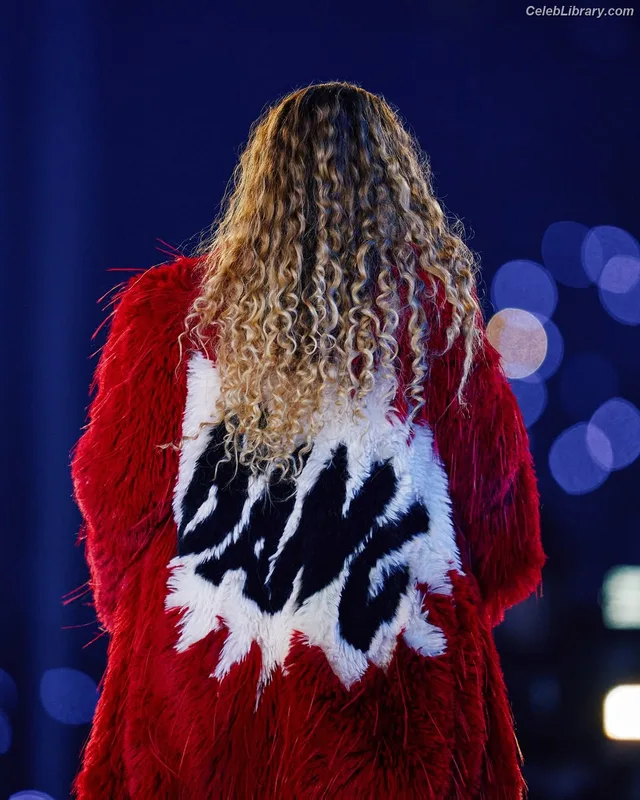 Beyoncé photo 17 of 1018