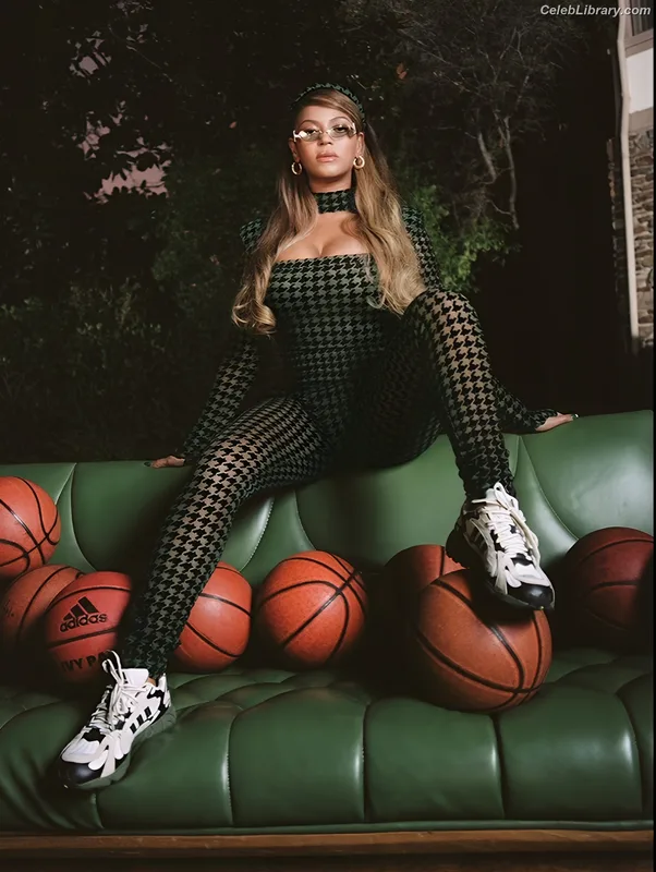 Beyoncé photo 23 of 1018