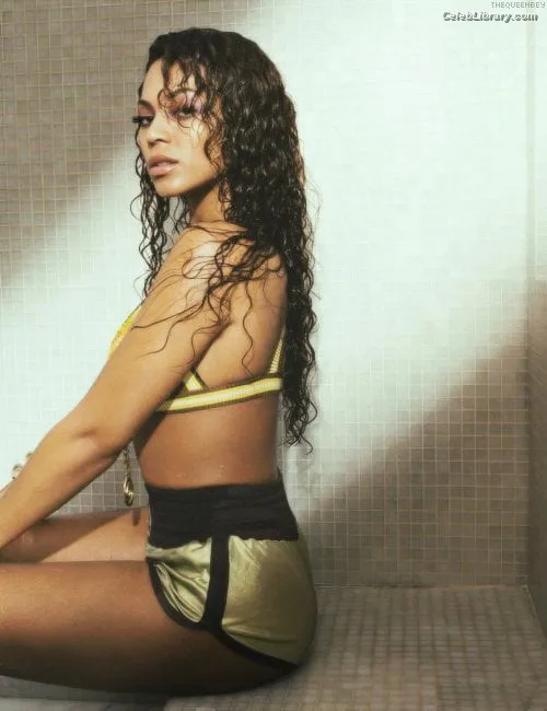 Beyoncé photo 5 of 1018