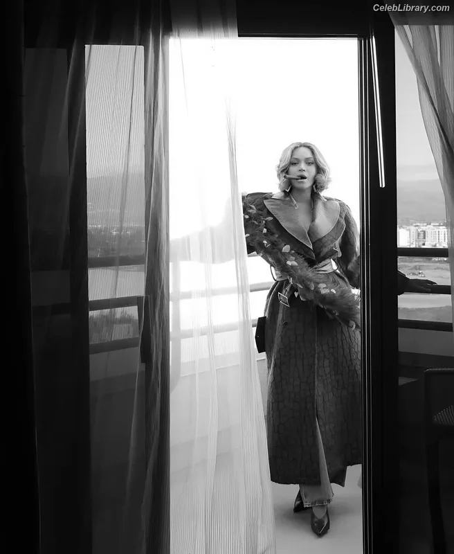 Beyoncé photo 11 of 1018
