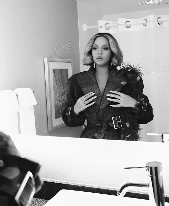 Beyoncé photo 14 of 1018