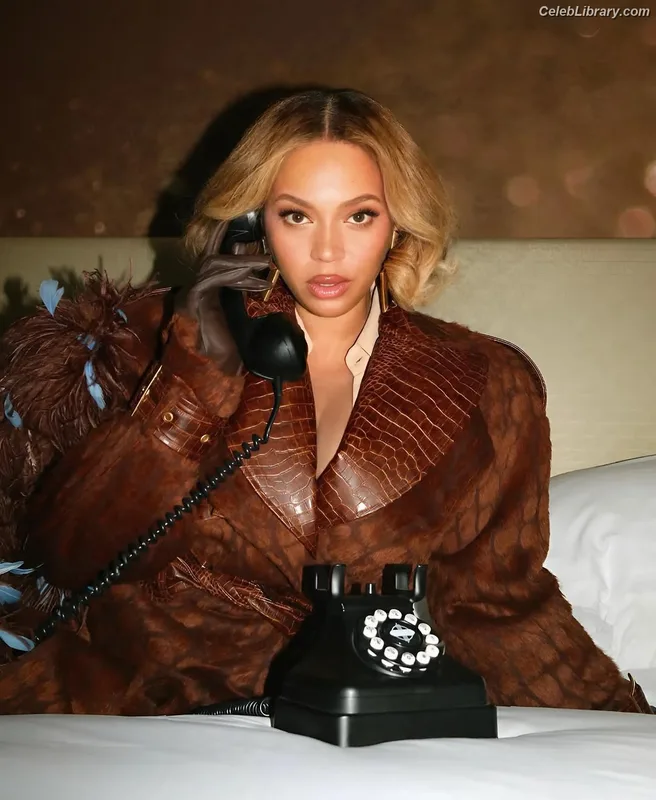 Beyoncé photo 15 of 1018