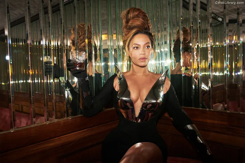 Beyoncé photo 3 of 1018