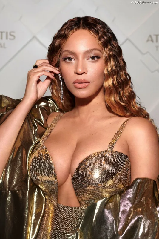 Beyoncé photo 21 of 1018
