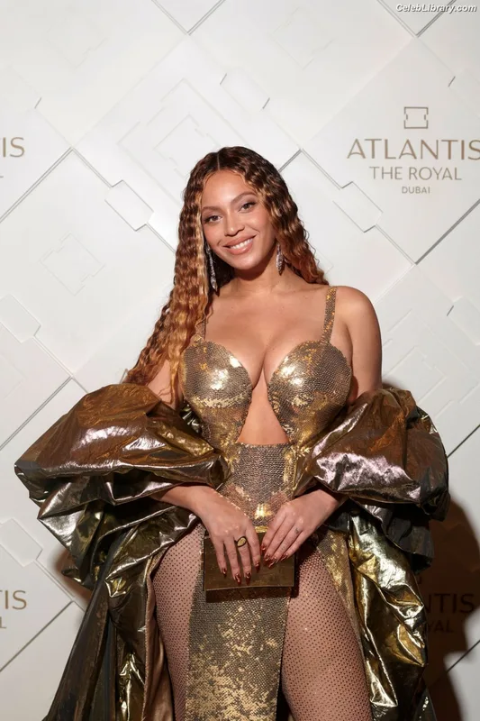 Beyoncé photo 23 of 1018