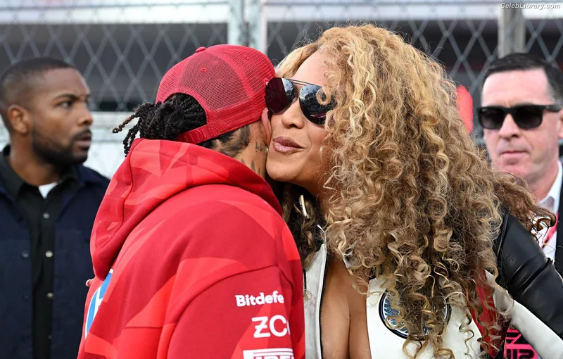 Beyoncé photo 15 of 1018