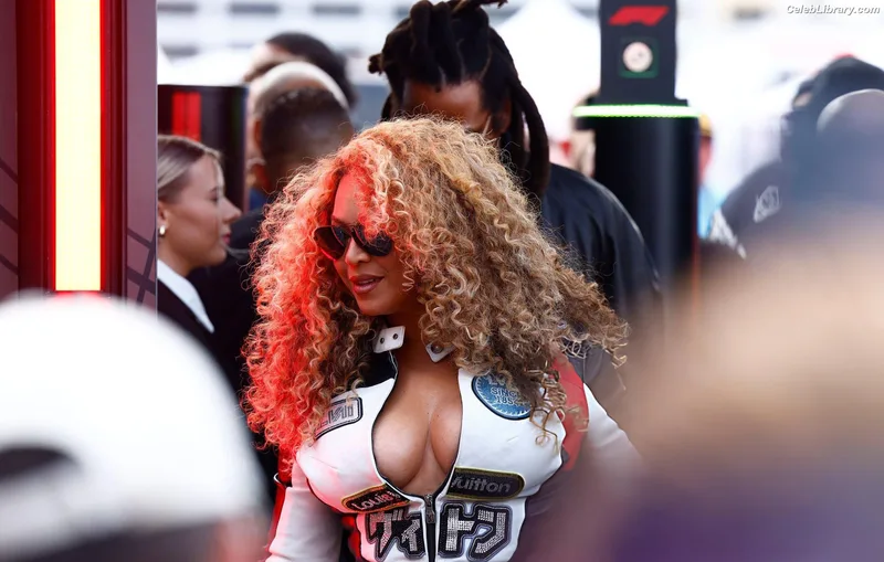 Beyoncé photo 17 of 1018
