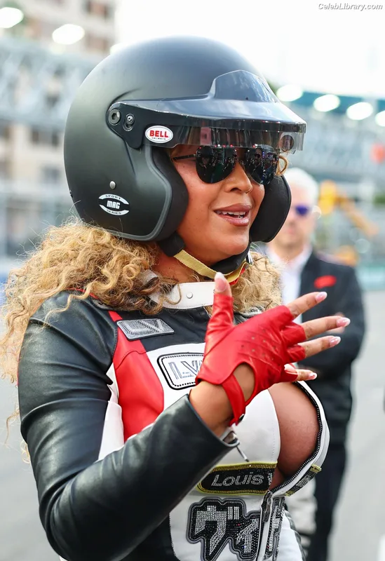 Beyoncé photo 18 of 1018