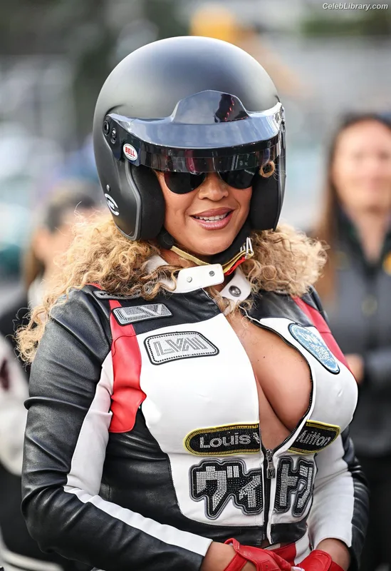 Beyoncé photo 22 of 1018