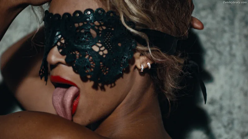 Beyoncé photo 5 of 1018