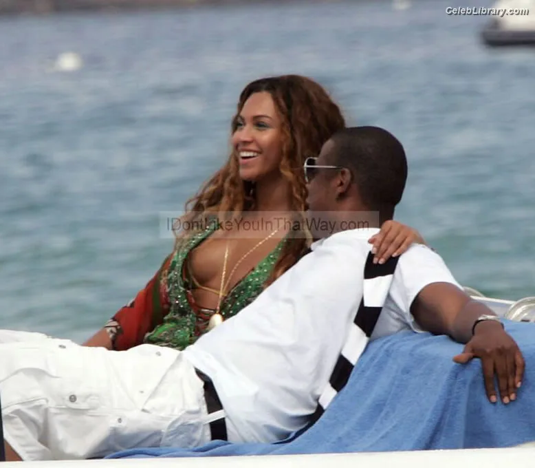 Beyoncé photo 20 of 1018