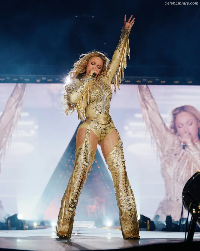 Beyoncé photo 2 of 1018