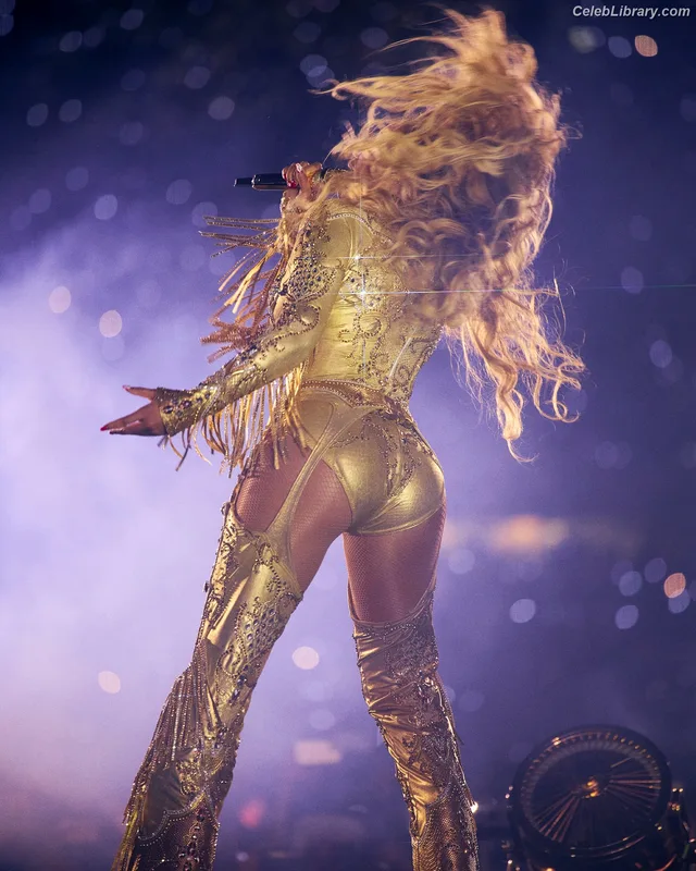 Beyoncé photo 5 of 1018