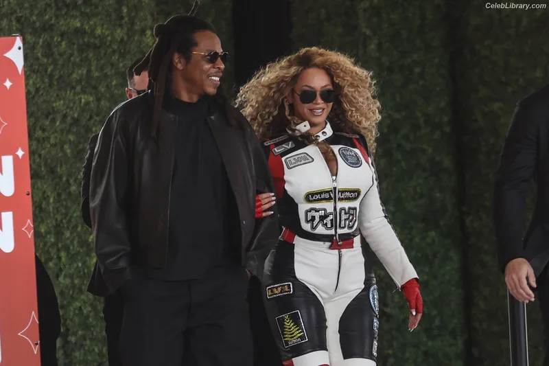 Beyoncé photo 24 of 1018