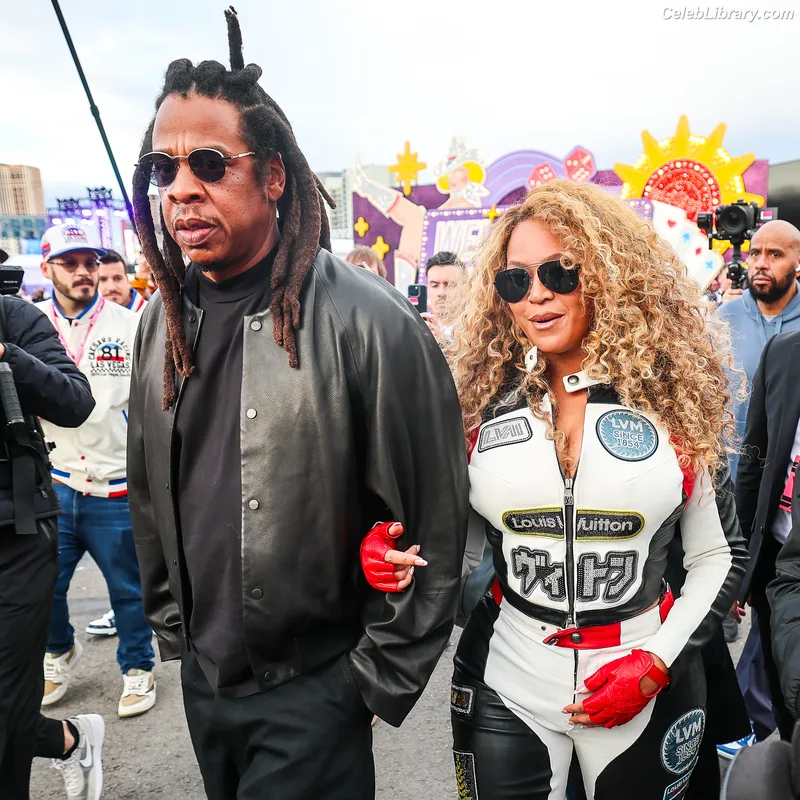 Beyoncé photo 2 of 1018