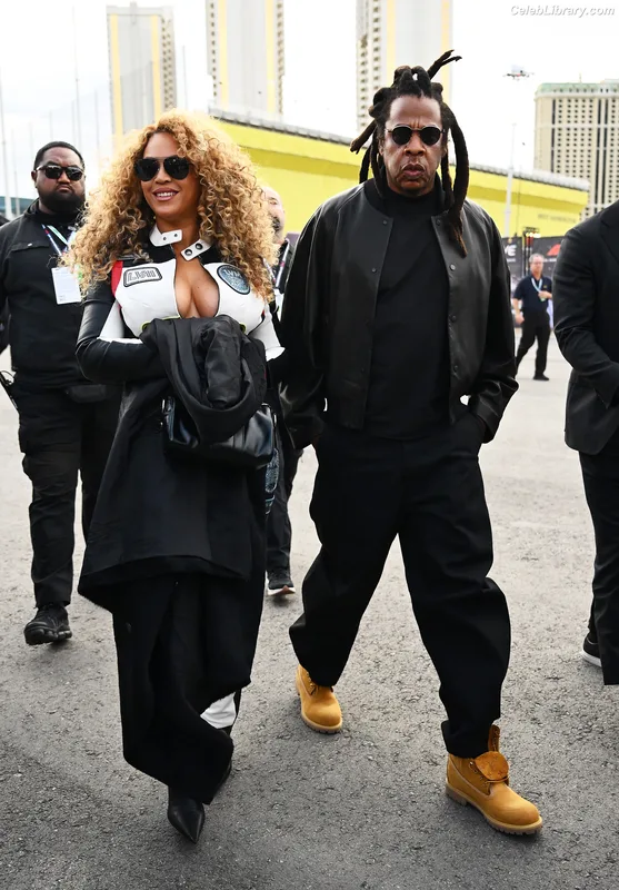 Beyoncé photo 5 of 1018
