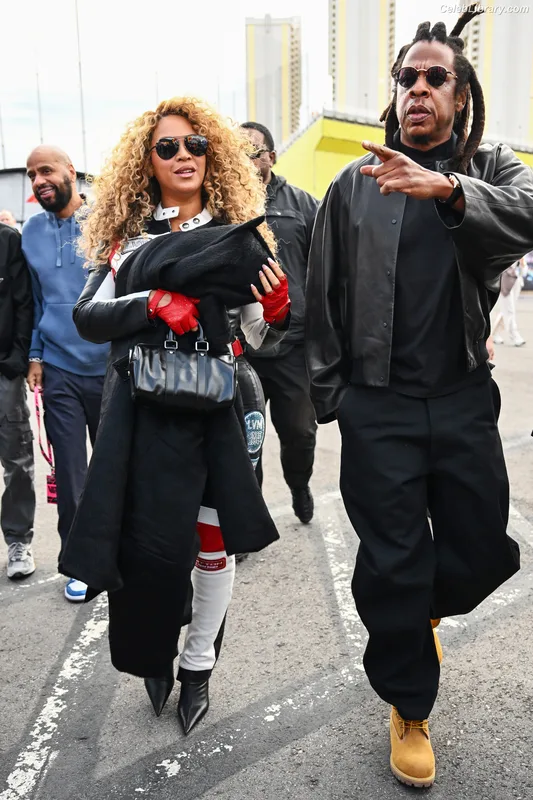 Beyoncé photo 6 of 1018