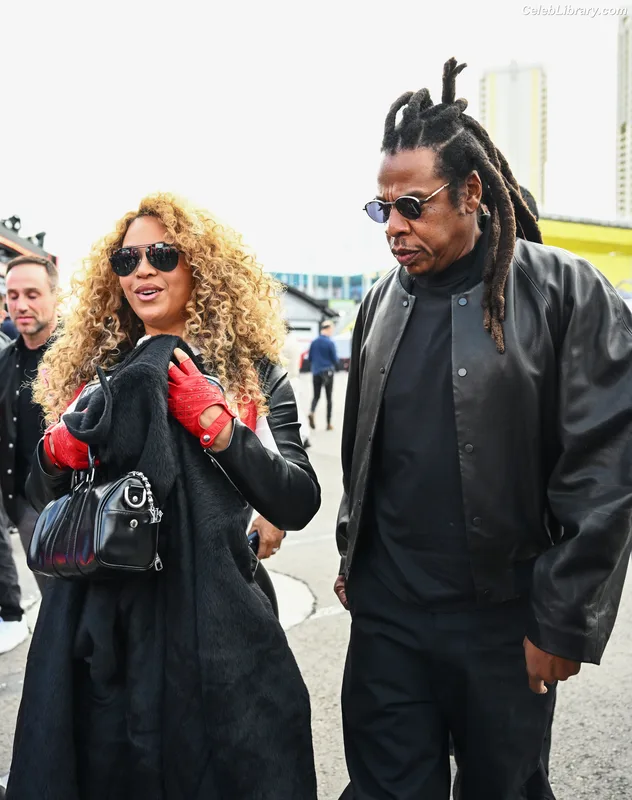 Beyoncé photo 7 of 1018