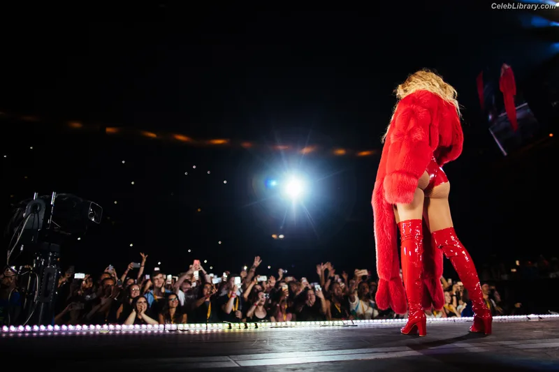 Beyoncé photo 2 of 1018