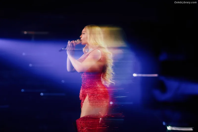 Beyoncé photo 18 of 1018