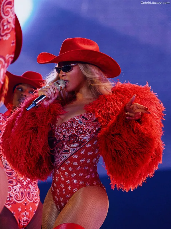 Beyoncé photo 21 of 1018